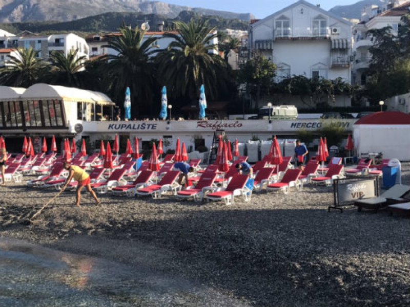 Velikoj akciji čišćenja plaža crnogorskog primorja priključili se i zakupci