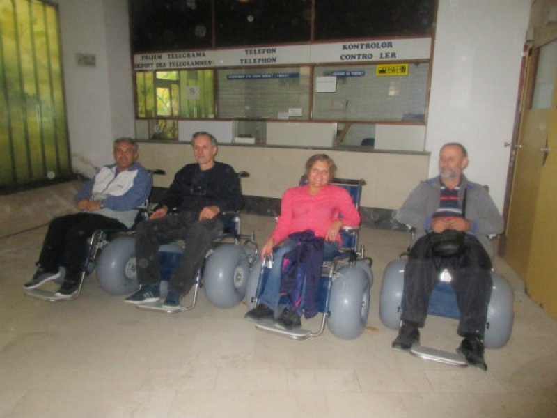 Nabavka i donacija specijalinih kolica za kretanje po plaži i pristup moru Savezu udruženja paraplegičara Crne Gore