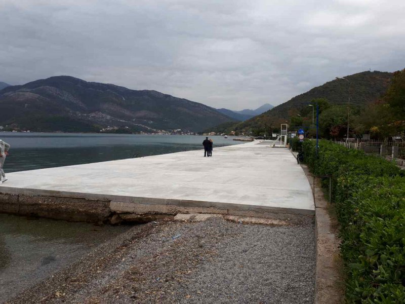 Završeni radovi na rekonstrukciji betonske plaže ispod Hotela Kamelija u Tivtu