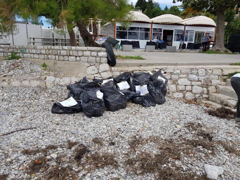 Javno preduzeće za upravljanje morskim dobrom i Institut za biologiju mora realizovali prve aktivnosti sakupljanja i selektovanja otpada iz mora sa izabranih plaža
