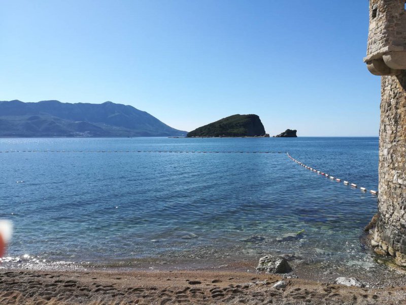 Plaža Pizana spremna za sezonu: Angažovana spasilačka služba, postavljene bove i kante za otpatke